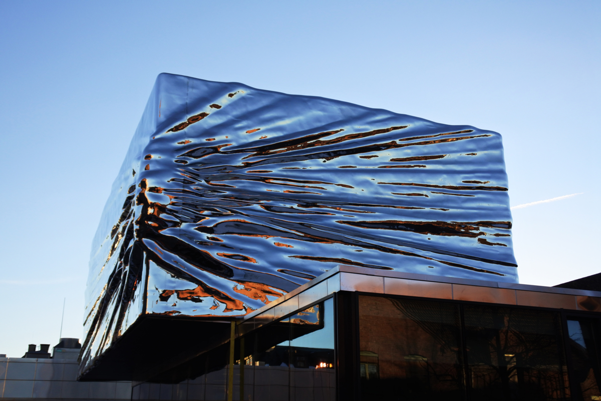 The roof at Lillehammer Art museum made as a large Comet. by the artist Bård Breivik.
